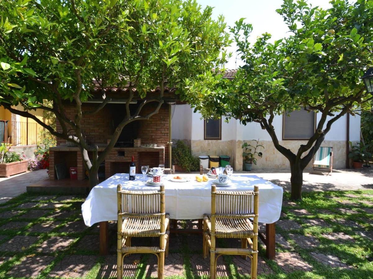 Casa Unifamiliar Con Jard N Privado Villa Аньоне Бани Екстериор снимка